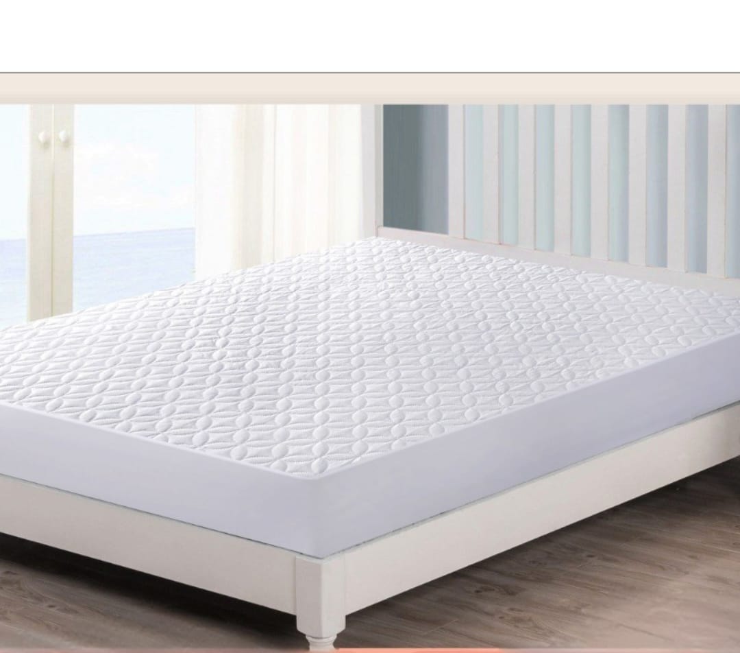 Waterproof Quilted Cover white